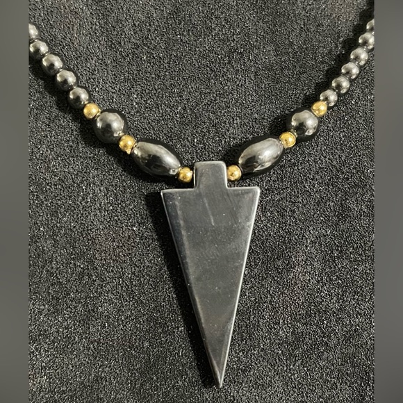 HEMATITE Arrowhead and Gold tone Beaded Necklace. Magnetic - Picture 2 of 3